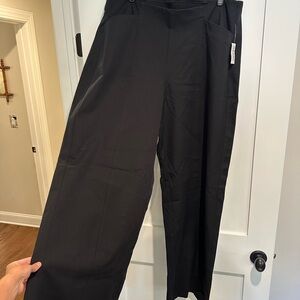 Black Wide-Leg Trouser